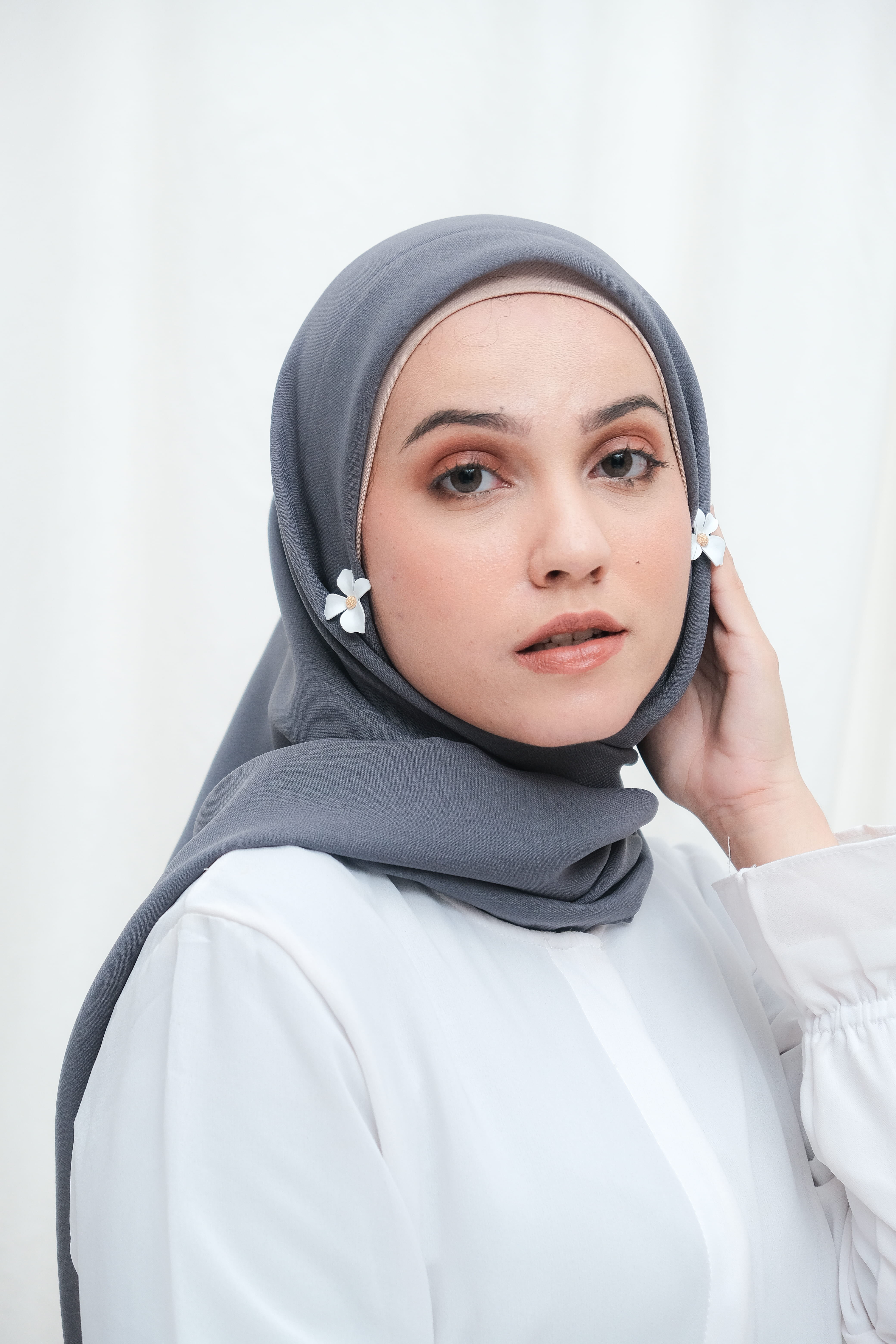 Hijab Polos Plain Hijab Square Grey