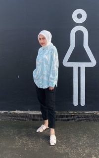 Kemeja Brie Printed Shirt in Blue Abstract
