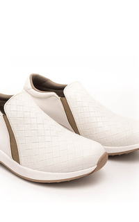Sepatu Kaninna NEW SKY women slip on in White Broken White-546374