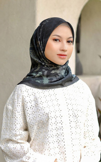 Hijab Motif Zivanna - Black (Voal Square)