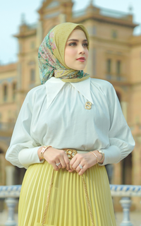 Hijab Motif The Sevilla Voile Square - Amarilla