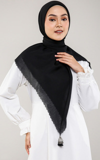 Hijab Polos Hazira Veil Tassel