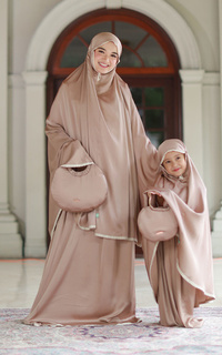 Mukena Mukena Sentuhan Naeka x Chic et coo coo (Bundling Mukena Ibu Anak) Latte