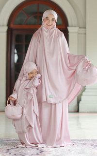 Mukena Sentuhan Naeka x Chic et coo coo (Bundling Mukena Ibu Anak) Pink