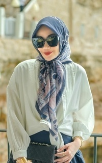 Hijab Motif Chain 2 La Bella Voile Square - Navy