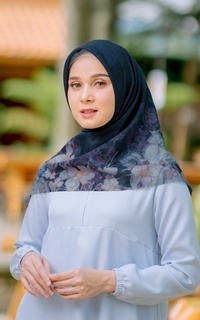 Hijab Motif Premium Scarf / Hijab Motif Segi Empat / Luna Series / UC Essential