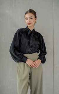 Blus Gracie Blouse in Black