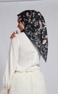 Hijab Motif Zameera Black