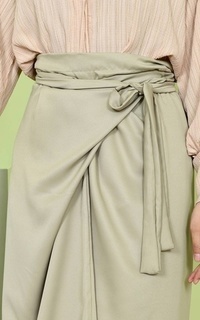 Rok Mybamus Tasya Satin Wrap Skirt – Rok Lilit Sage Green M17237 R88S6 Sage Green-581106