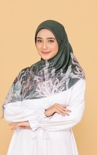 Hijab Motif Baheeja in Deep Green