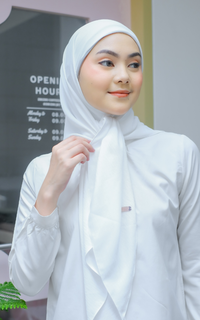 Instant Hijab Karisa Segitiga Instan White 