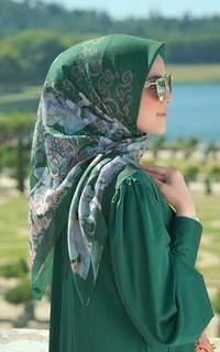 Hijab Motif The Wonderland Voile Square - Garden