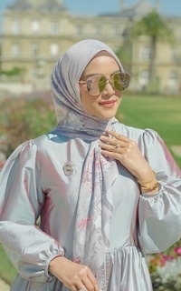 Hijab Motif The Wonderland Voile Square - Moon Rock