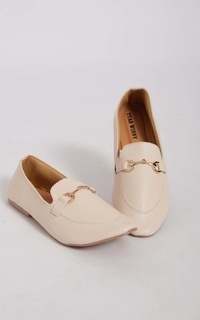 Sepatu zoe flathoes cream