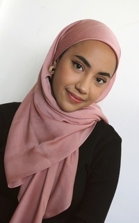 Hijab Polos Aleena Satin Pleats Hijab in Dusty Rose