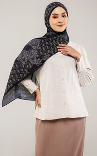 The Granada Pleated Shawl - Black