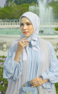 Hijab Motif The Friendship Voile Square - Rarity