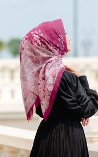 Hijab Motif Amsterdam series Bright Magenta