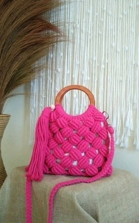 Tas Clutch Shell Macrame Pink