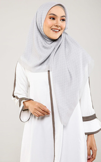 Hijab Motif The Tapis Square - Silver Lining