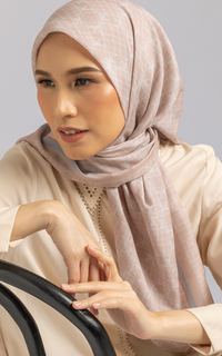 Hijab Motif Kami Monogram Scarf Seashell
