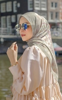 Hijab Motif The Journey Voile Square - Medinah