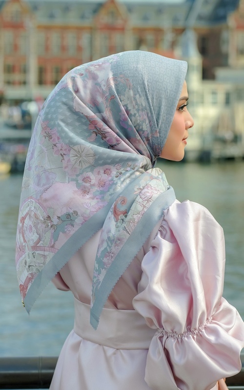 Buttonscarves- The Journey Square (small- Seoul), Women's Fashion, Muslimah  Fashion, Hijabs on Carousell