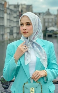 Hijab Motif The Journey Voile Square - Denpasar