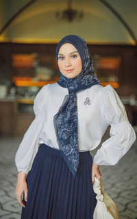 Hijab Motif Amelia - Navy (Voal Square)