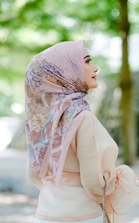 Hijab Motif Allure Series in Pink Candy