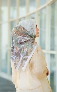 Hijab Motif Allure Series in Honey