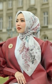 Hijab Motif Blume Voile Square - Blanc De Blaanc