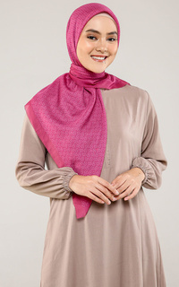 Hijab Motif The Tapis Square - Fuschia Purple