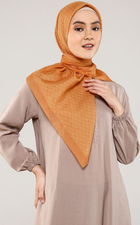 Hijab Motif The Tapis Square - Orange Pepper