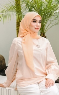 Hijab Polos Textured Square - Peach