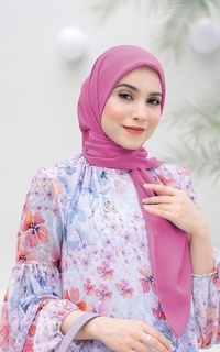 Hijab Polos Textured Square - Fuschia Rose