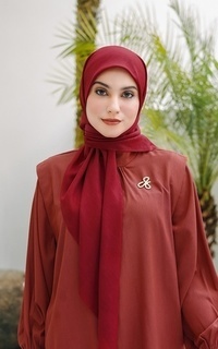 Hijab Polos Textured Square - Cherry