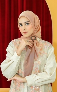 Hijab Polos Kelly Square in Toasted Almond