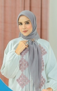 Hijab Polos Kelly Square in Porpoise