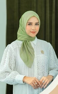 Hijab Polos Kelly Square in Green Eyes