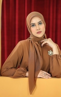 Hijab Polos Kelly Square in Chocolate Malt