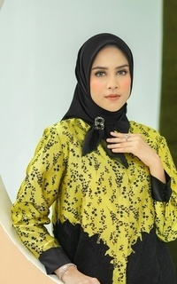 Hijab Polos Kelly Square in Charcoal