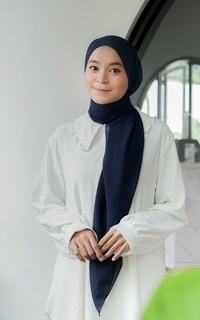 Pasmina Voal Gucci Jahit Tepi Navy