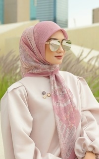 Hijab Motif The Grand Prix Voile Square - Pole