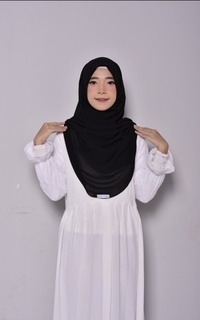 Hijab Polos Vervessa's Bawal Curve Segi Empat Black