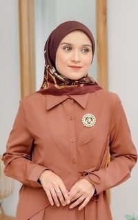 Hijab Motif Alezia - Ruby (Voal Square)