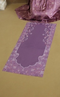 Sajadah Meena Praying Mat in Berry Conserve