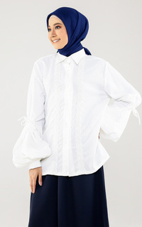 Blus Hazelnut Indonesia - Tacy Shirts - Atasan/ Blouse/ Top Wanita - White (DEFECT/ MINOR)