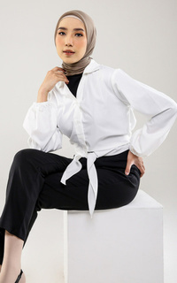 Blus Hazelnut Indonesia - Qilla Shirts - Atasan/ Blouse/ Top Wanita - White (DEFECT/ MINOR)