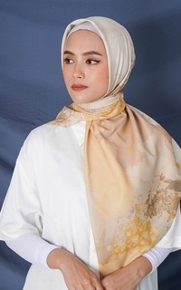 Hijab Motif WK006 LP37A kerudung segi empat voal Penelope series bunga kuning abu